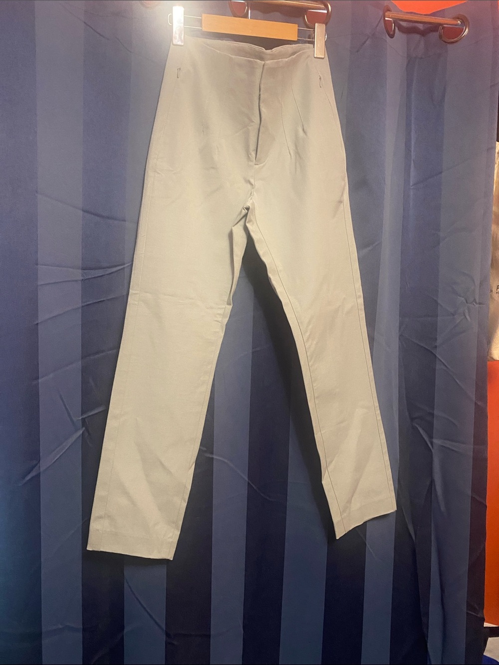 Old Navy Men's Straight-Leg Pants in Light Gray / Blue